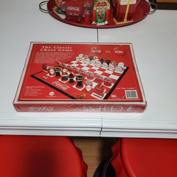 New Coke vs Coca Cola Chess Set Collectors Edition Board Game Santa Polar Bear - Picture 4 of 4
